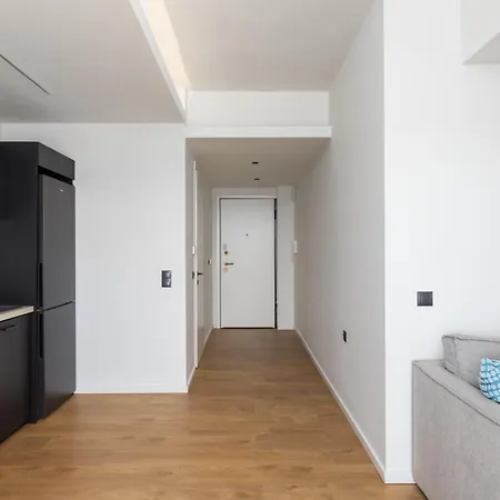 Celine By Halu!, Spacious Next To Business Hub Apartment Thessaloniki